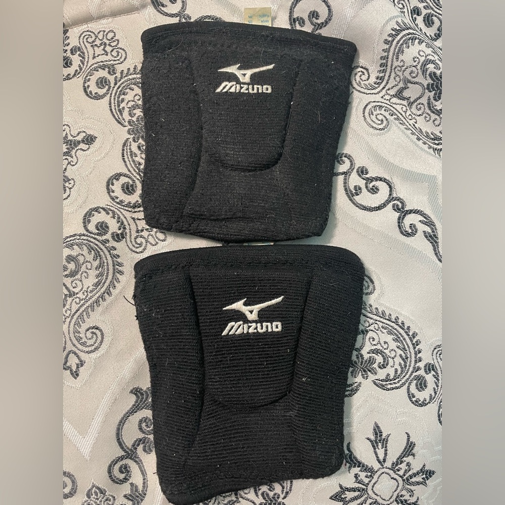 Womens Mizuno volleyball knee pads